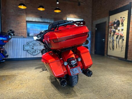 2025 Harley-Davidson CVO Street Glide Limited, оранжевый, 6950000 рублей, вид 4