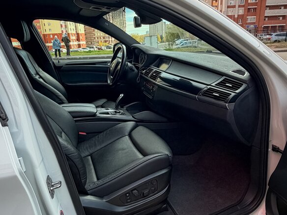 2010 BMW X6 40d I (E71), белый, 1750000 рублей - вид 16