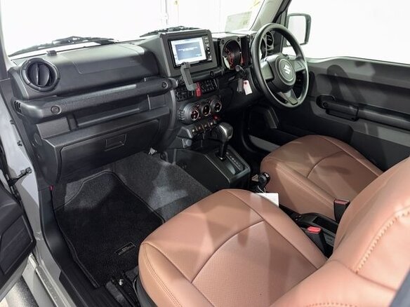 2023 Suzuki Jimny Sierra IV, серебристый, 1576911 рублей - вид 8