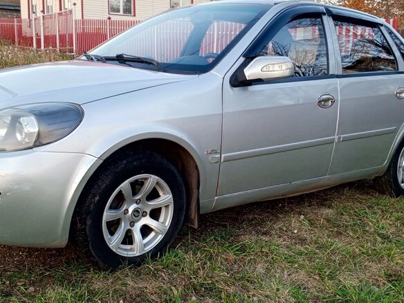 2010 Lifan Breez (520), серебристый, 115000 рублей