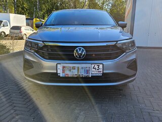 2021 Volkswagen Polo VI, серебристый, 1900000 рублей, вид 2