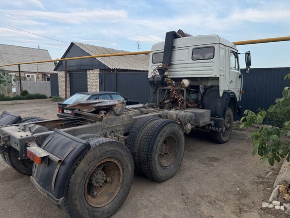 1992 КамАЗ 54115, серый, 850000 рублей - вид 3