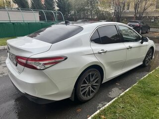 2022 Toyota Camry VIII (XV70) Рестайлинг, белый, 3300000 рублей, вид 4