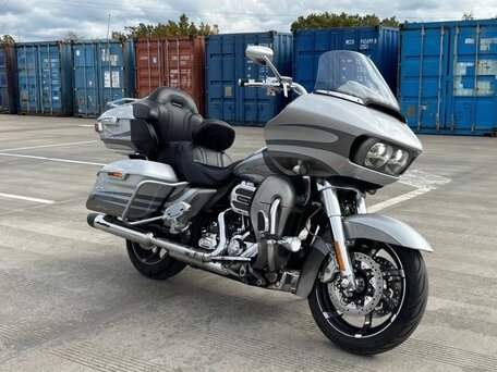 2016 Harley-Davidson CVO Road Glide Limited, серебристый, 1500000 рублей, вид 1