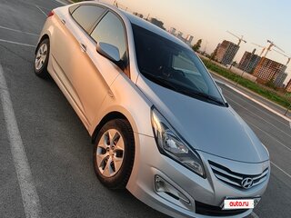 2014 Hyundai Solaris I Рестайлинг, серебристый, 950000 рублей, вид 2