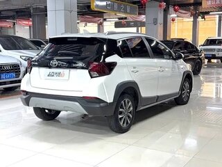 2022 Toyota Yaris L X XP150 Рестайлинг, белый, 1350000 рублей, вид 4