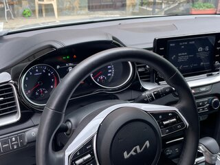 2024 Kia Ceed III Рестайлинг, серебристый, 2900000 рублей, вид 5