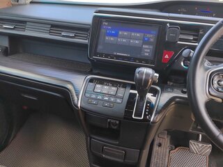 2017 Honda Stepwgn Spada V, белый, 1590000 рублей, вид 2
