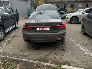 2021 BMW 7 серии Long 740Li xDrive VI (G11/G12) Рестайлинг, серый, 6650000 рублей, вид 3