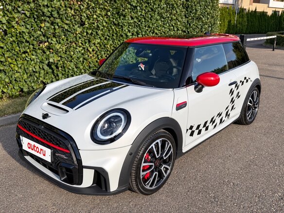 2021 Mini Hatch JCW III (F55/F56) Рестайлинг 2, серебристый, 3800000 рублей