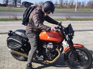 2021 Moto Guzzi V 7 III, оранжевый, 690000 рублей, вид 2