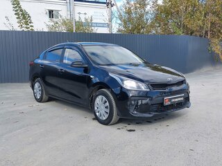 2017 Kia Rio IV, чёрный, 799000 рублей, вид 3