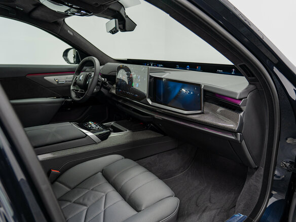 2026 BMW 7 серии 740 xDrive VII (G70) Рестайлинг, синий, 24690000 рублей - вид 14