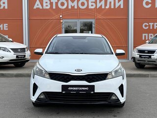 2020 Kia Rio IV Рестайлинг, белый, 1170000 рублей, вид 2