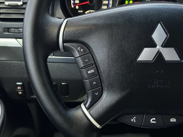 2011 Mitsubishi Pajero IV Рестайлинг 1, чёрный, 1899000 рублей - вид 17