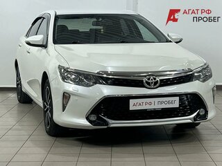 2017 Toyota Camry VII (XV50) Рестайлинг, белый, 2250000 рублей, вид 3