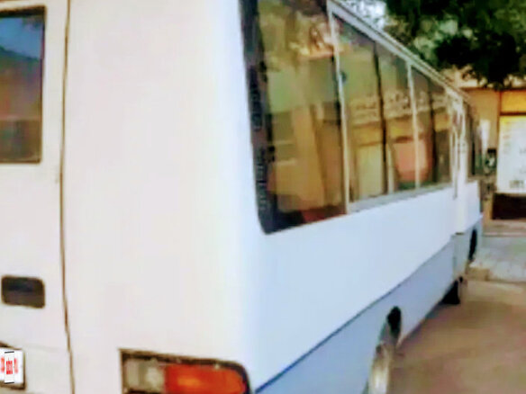 1996 Toyota Coaster, белый, 1300000 рублей - вид 1