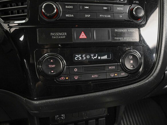 2017 Mitsubishi Outlander III Рестайлинг 2, белый, 1908000 рублей - вид 11