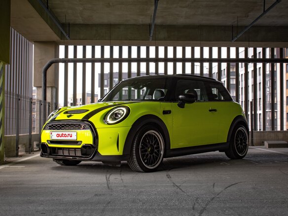 2020 Mini Hatch Cooper S III (F55/F56) Рестайлинг, жёлтый, 2460000 рублей - вид 10