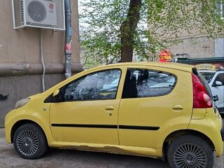 2011 Peugeot 107 I Рестайлинг, жёлтый, 640000 рублей, вид 2
