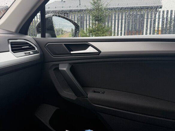 2020 Volkswagen Tiguan II, чёрный - вид 16