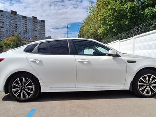 2020 Kia Optima IV Рестайлинг, белый, 1950000 рублей, вид 2