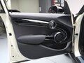 2022 Mini Hatch Cooper III (F55/F56) Рестайлинг 2, белый, 1810000 рублей - вид 9