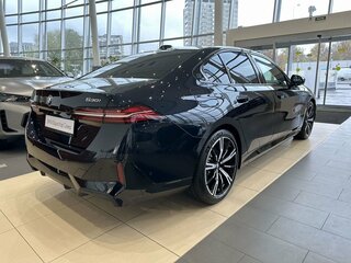 2026 BMW 5 серии 530i xDrive VIII (G60/G61/G68), чёрный, 10500000 рублей, вид 5