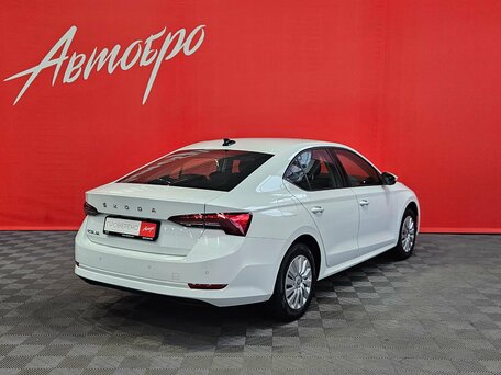2021 Skoda Octavia IV (A8), белый, 1889000 рублей, вид 5