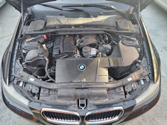 2010 BMW 3 серии 318i V (E90/E91/E92/E93) Рестайлинг, чёрный, 915000 рублей - вид 18