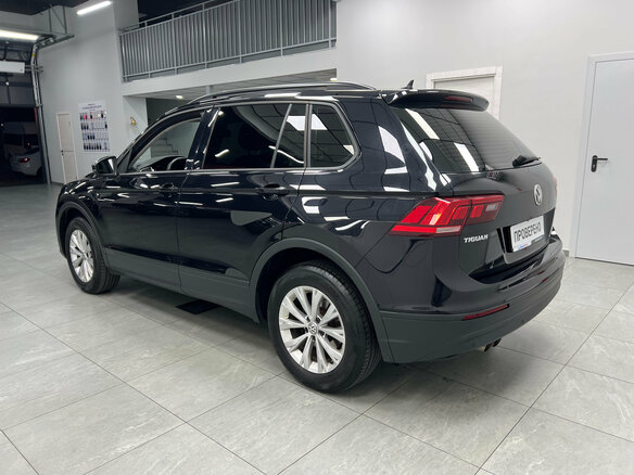 2020 Volkswagen Tiguan II, чёрный, 2599000 рублей - вид 3