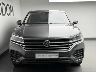 2019 Volkswagen Touareg III, серый, 4239000 рублей, вид 2
