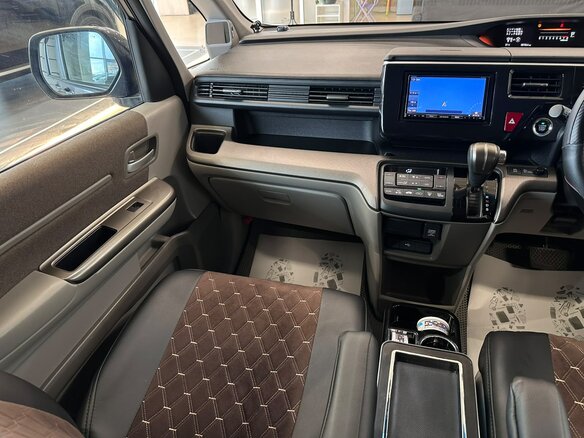 2020 Honda Stepwgn V Рестайлинг, серый, 2019000 рублей - вид 14
