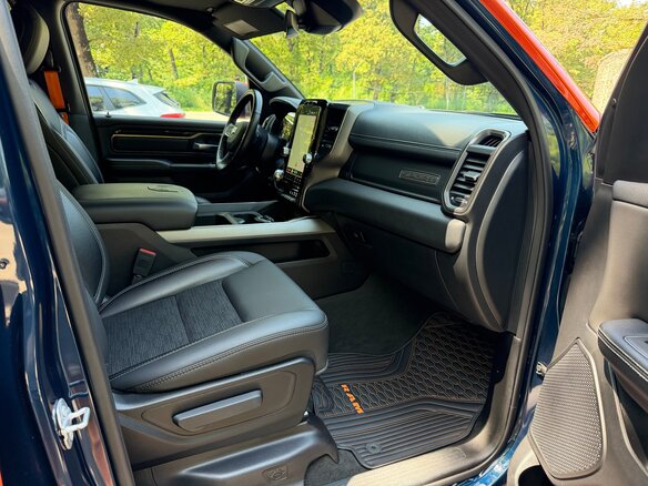 2022 Ram 1500 Crew Cab V, оранжевый, 6800000 рублей - вид 33