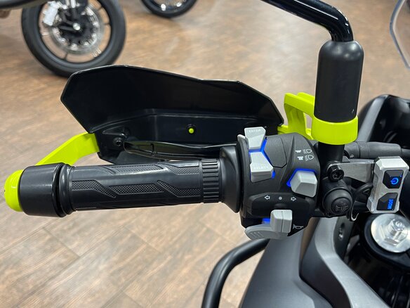 2025 QJMotor SVT 650 X, чёрный, 515000 рублей - вид 9