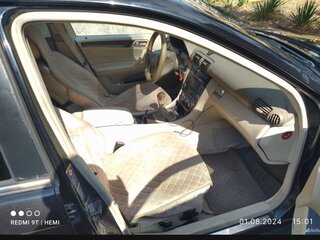 2004 Mercedes-Benz C-Класс 200 II (W203) Рестайлинг, чёрный, 600000 рублей, вид 2