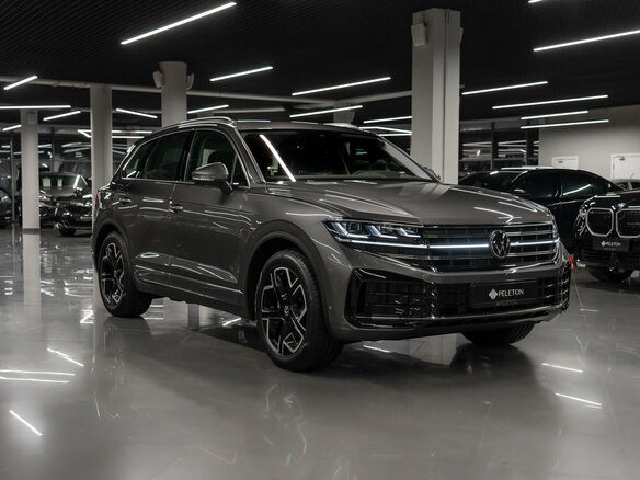 2026 Volkswagen Touareg III Рестайлинг, серый, 12750000 рублей - вид 1
