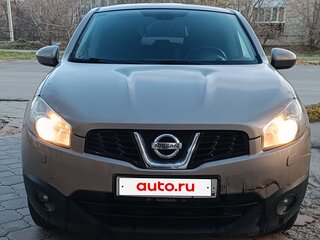 2010 Nissan Qashqai I Рестайлинг, коричневый, 820000 рублей, вид 1