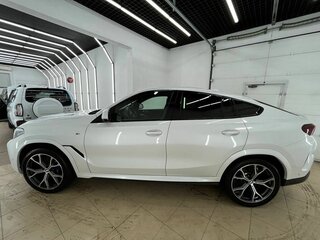 2020 BMW X6 30d III (G06), белый, 7550000 рублей, вид 4