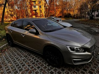 2014 Volvo S60 II Рестайлинг, бежевый, 850000 рублей, вид 3