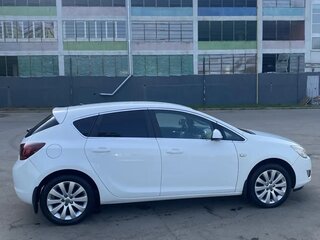 2011 Opel Astra J, белый, 579000 рублей, вид 3