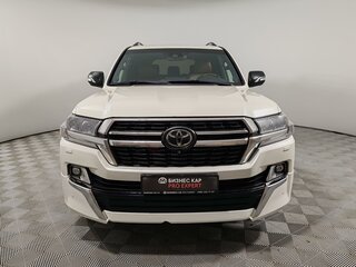 2020 Toyota Land Cruiser 200 Series Рестайлинг 2, белый, 4999000 рублей, вид 2