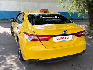 2021 Toyota Camry VIII (XV70), жёлтый, 1650000 рублей, вид 3
