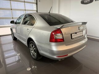 2013 Skoda Octavia II (A5) Рестайлинг, серый, 930000 рублей, вид 2