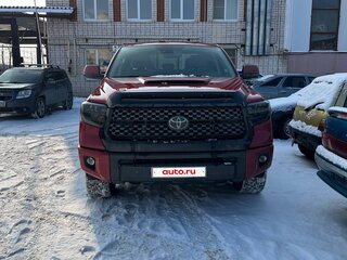 2021 Toyota Tundra Double Cab II Рестайлинг, красный, 5000000 рублей, вид 2