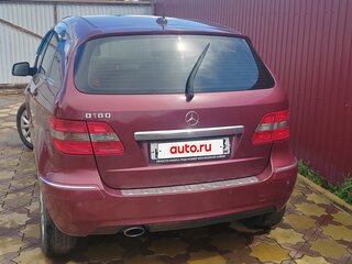2011 Mercedes-Benz B-Класс 180 I (W245) Рестайлинг, красный, 700000 рублей, вид 2