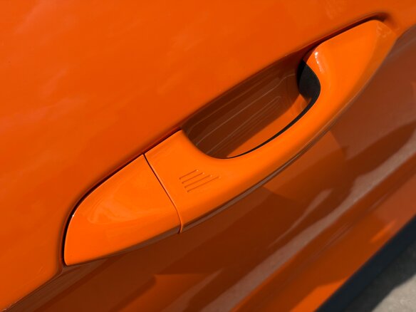 2020 Ford Mustang VI Рестайлинг, оранжевый, 3450000 рублей - вид 18