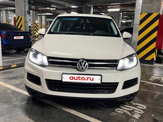 2011 Volkswagen Touareg II, белый, 1550000 рублей, вид 1