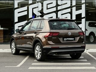 2017 Volkswagen Tiguan II, коричневый, 2349000 рублей, вид 2