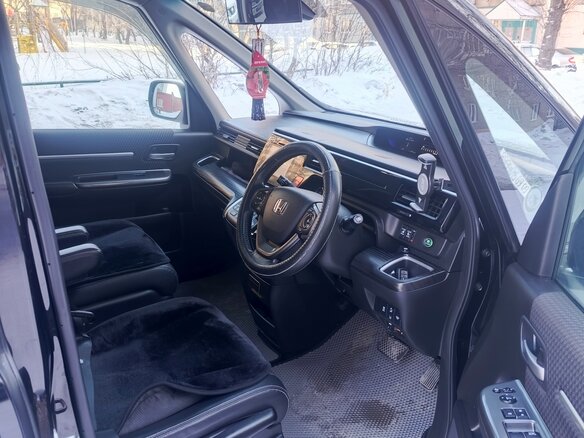 2015 Honda Stepwgn V, чёрный, 1860000 рублей - вид 4
